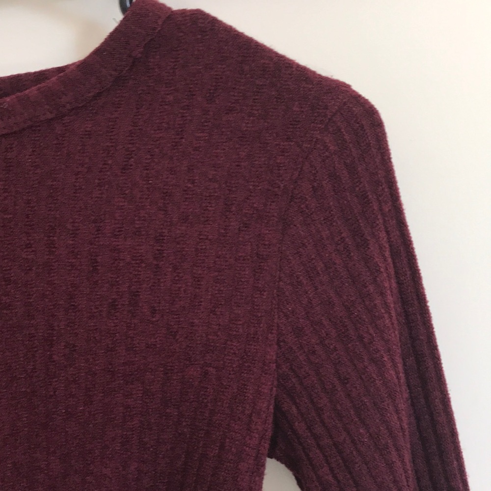 Red crop top - Picture 3 of 3